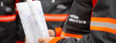 Angajat Rețele Electrice care reprezintă planificare, dedicare și angajament profesional.