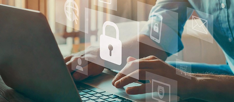 Protectia datelor si securitatea informatiilor in mediul digital, ilustrata prin iconite de lacat si securitate