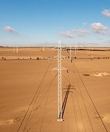 Stâlpi de înaltă tensiune.