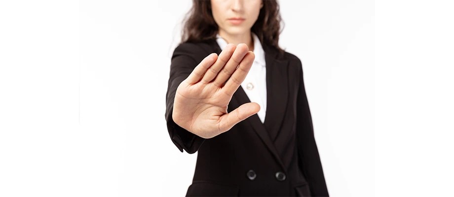 Gest de oprire pentru a avertiza împotriva conectărilor ilegale și a intervențiilor neautorizate la rețea.