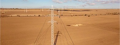 Stâlpi de înaltă tensiune.